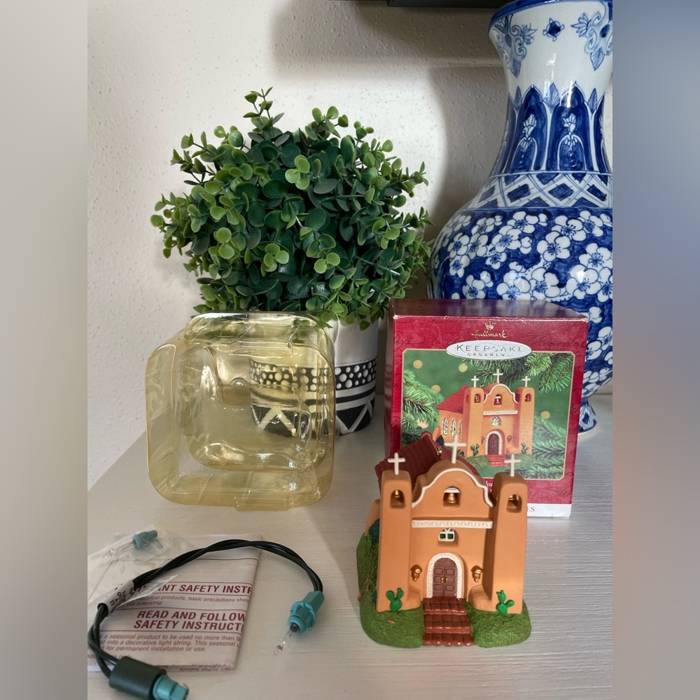 2000 Adobe Church Light Up Magic Collectors Hallmark Keepsake Ornament 2000